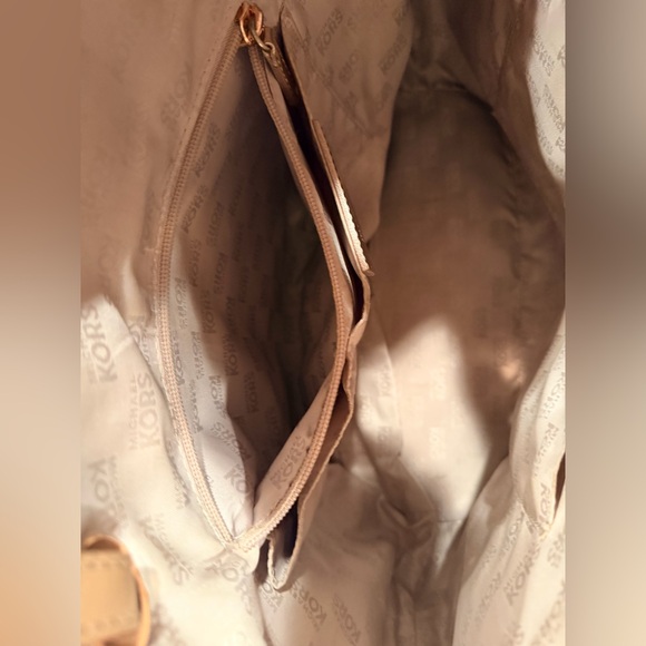 Michael Kors | monogram metallic tote bag. - Picture 2 of 16